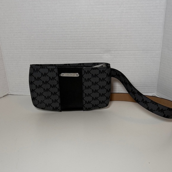 Michael Kors Monogram Black and Gray Waist Belt Bag Pouch Fanny Pack NWOT Unisex - Picture 4 of 12